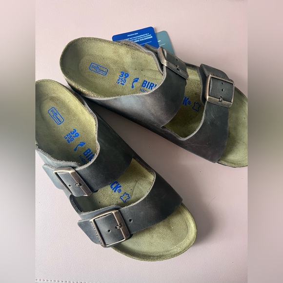 Birkenstock Shoes - Birkenstock Arizona Oiled Leather in Habana. Size 39.